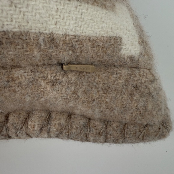 HERMES Wool Cashmere Avalon III Coco Camomille Small Square Pillow - Picture 8 of 11